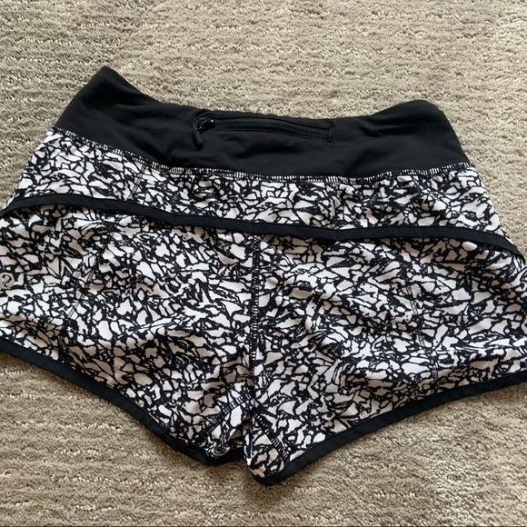 Lululemon shorts size 2 - Picture 2 of 4